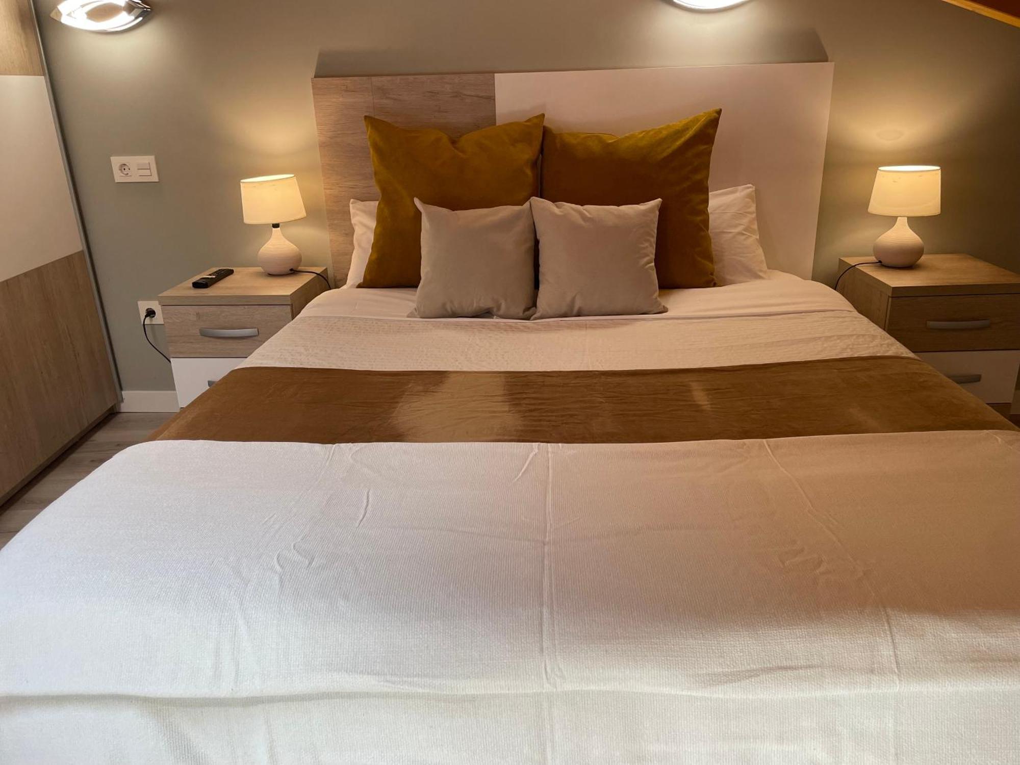 Apartamentos Aranda - Atico Duero Aranda de Duero Dış mekan fotoğraf
